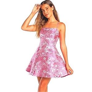 NEW Lulu’s Dreamy Babe Pink Floral Jacquard
Mini Skater Dress